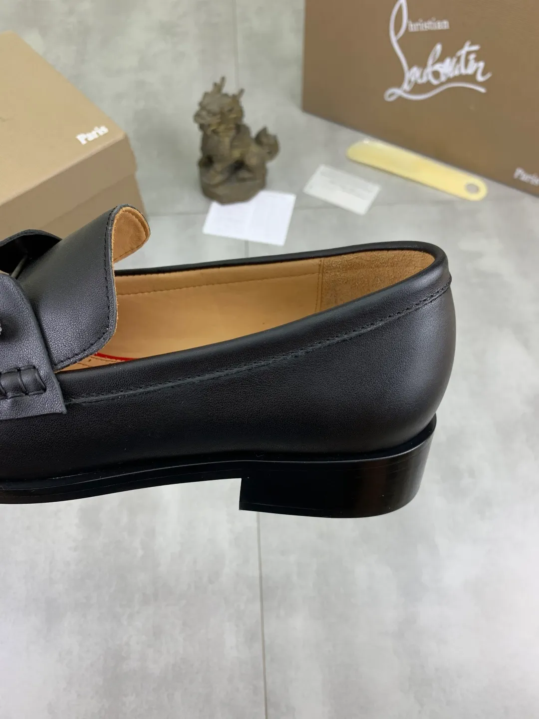 Men's shoes 💰P760 new style 💰high version 🇮🇹 CL red bottom series top purchasing original order series🔍🔍/🇮🇹Italian imported cowhide, imported genuine leather lining💪💪, completely 1⃣️ vs 1⃣️🇮🇹💪💪, ⚠Sole: The original sole provided by the original factory, the exclusive movable molded sole is super comfortable, ⚠Original factory follow-up goods, 🔍🔍high quality, you can come in and out at will, welcome to compare ⚠Size: 38-44 (45 46 can be customized)